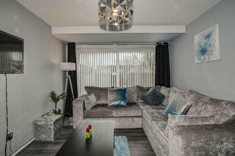 Newly Renovated Modern Home Манчестер Экстерьер фото